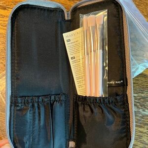 Discontinued Mary Kay eye brush set. NIB
